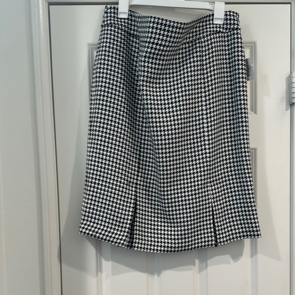 Kasper Black and White Houndstooth A-Line Skirt